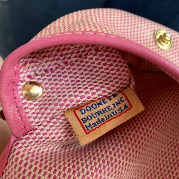 Beautiful pink DOONEY & BOURKE cute wristlet - Picture 3 of 3